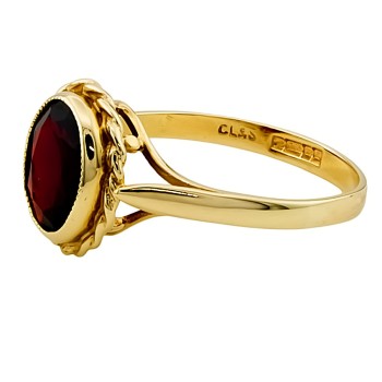 9ct gold Garnet Ring size N